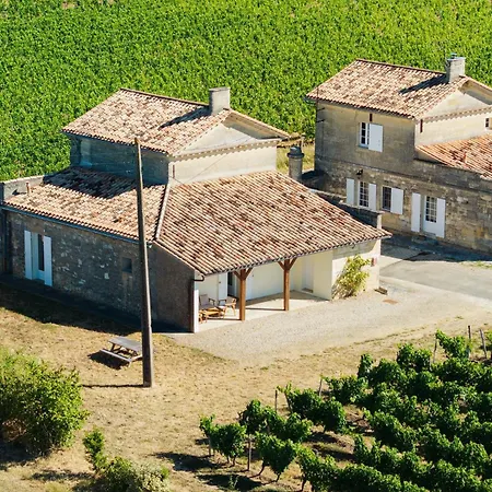 Le Chateau Saint-georges Nyaraló Montagne